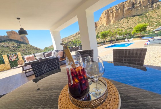 Venta - Chalet Independiente -
Crevillente