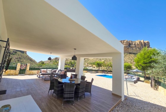 Venta - Chalet Independiente -
Crevillente