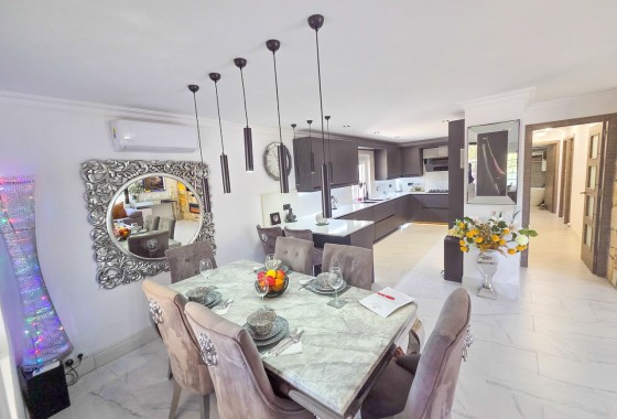 Venta - Chalet Independiente -
Crevillente