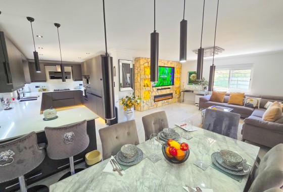 Venta - Chalet Independiente -
Crevillente