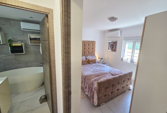 Venta - Chalet Independiente -
Crevillente