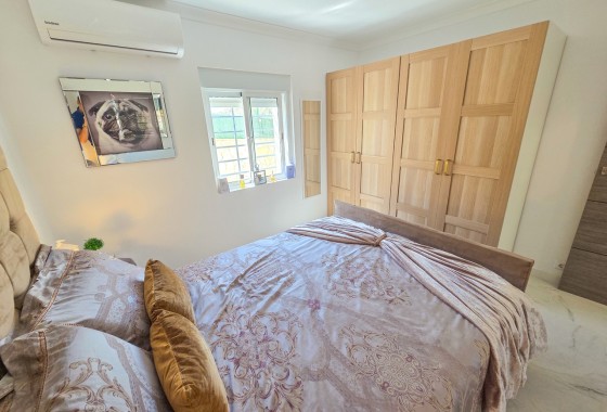 Venta - Chalet Independiente -
Crevillente