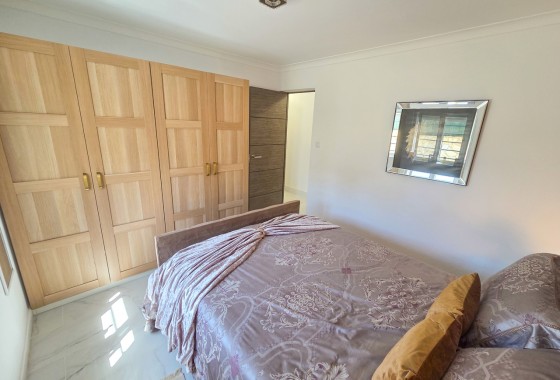 Venta - Chalet Independiente -
Crevillente
