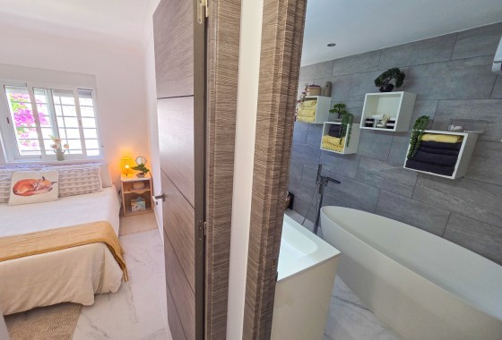 Venta - Chalet Independiente -
Crevillente