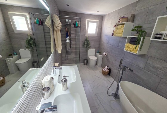 Venta - Chalet Independiente -
Crevillente
