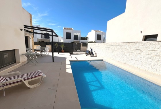 Herverkoop - Halfvrijstaande villa -
Ciudad Quesada - Rojales - Pueblo Bravo