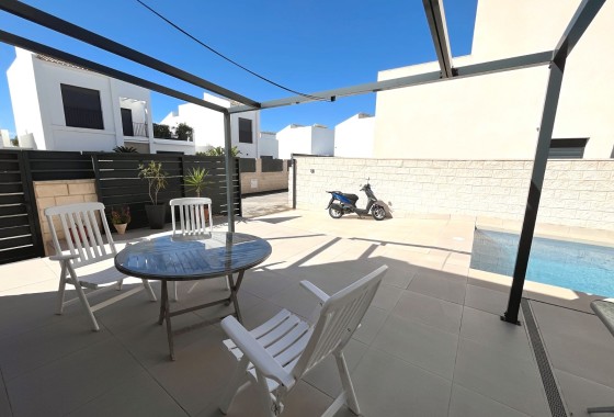 Herverkoop - Halfvrijstaande villa -
Ciudad Quesada - Rojales - Pueblo Bravo