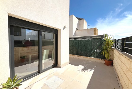 Herverkoop - Halfvrijstaande villa -
Ciudad Quesada - Rojales - Pueblo Bravo
