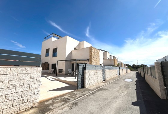 Herverkoop - Halfvrijstaande villa -
Ciudad Quesada - Rojales - Pueblo Bravo