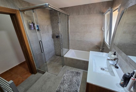 Venta - Chalet Independiente -
Raspay