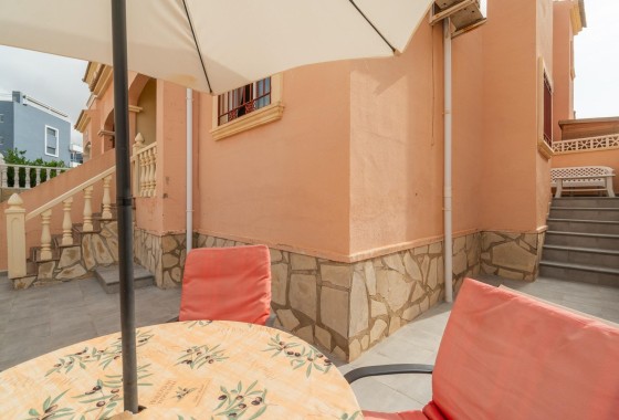 Herverkoop - Rijhuis -
Orihuela Costa - Playa Flamenca