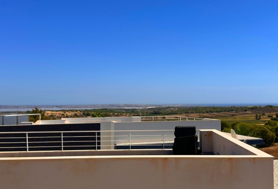 Wiederverkauf - Freistehende Villa -
San Miguel de Salinas