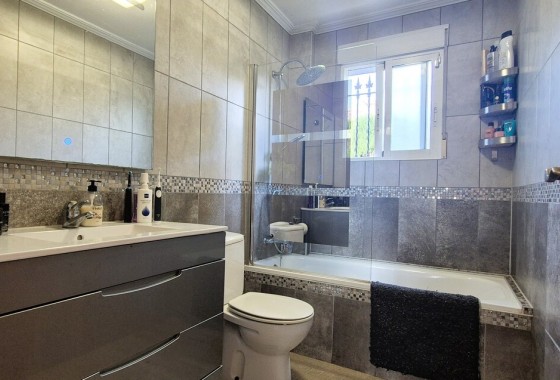Venta - Chalet Independiente -
Villamartín
