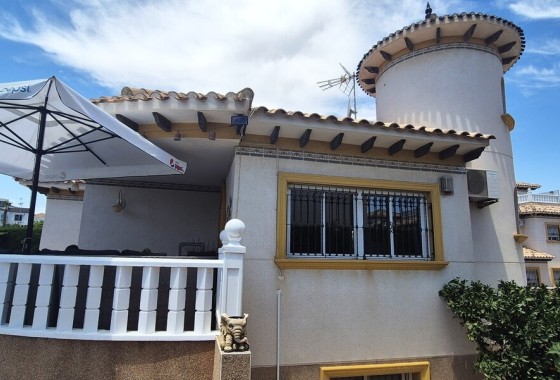 Venta - Chalet Independiente -
Villamartín