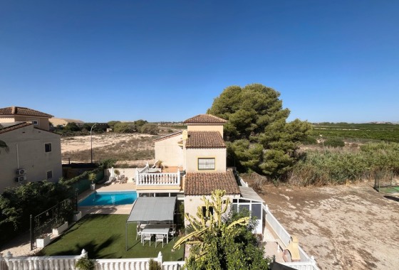 Herverkoop - Vrijstaande villa -
Algorfa - Montebello