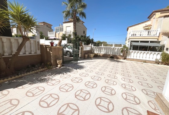 Herverkoop - Vrijstaande villa -
Algorfa - Montebello