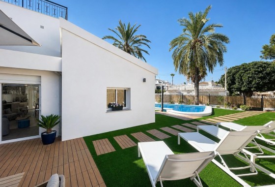 Herverkoop - Halfvrijstaande villa -
Orihuela Costa - Punta Prima