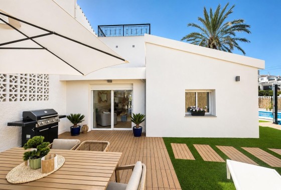 Herverkoop - Halfvrijstaande villa -
Orihuela Costa - Punta Prima