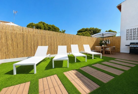 Herverkoop - Halfvrijstaande villa -
Orihuela Costa - Punta Prima