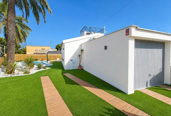 Herverkoop - Halfvrijstaande villa -
Orihuela Costa - Punta Prima