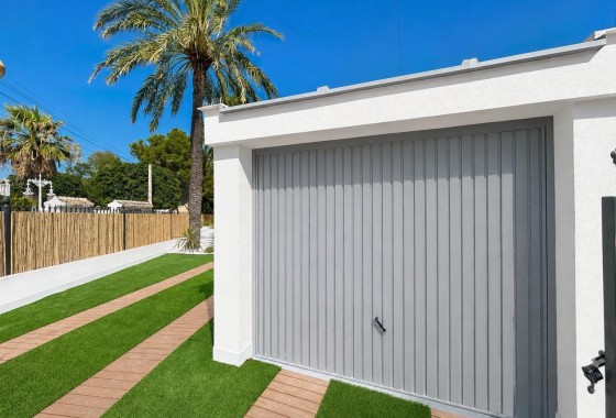 Herverkoop - Halfvrijstaande villa -
Orihuela Costa - Punta Prima