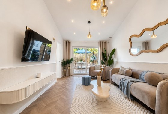 Herverkoop - Halfvrijstaande villa -
Orihuela Costa - Punta Prima