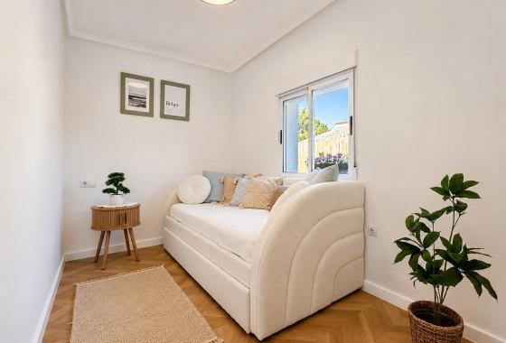 Herverkoop - Halfvrijstaande villa -
Orihuela Costa - Punta Prima