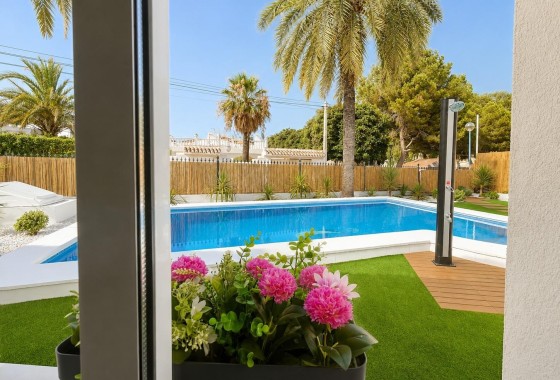 Herverkoop - Halfvrijstaande villa -
Orihuela Costa - Punta Prima