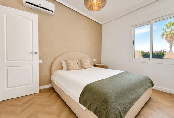 Herverkoop - Halfvrijstaande villa -
Orihuela Costa - Punta Prima