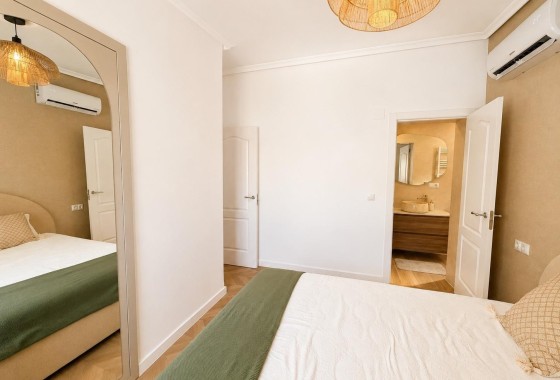 Herverkoop - Halfvrijstaande villa -
Orihuela Costa - Punta Prima