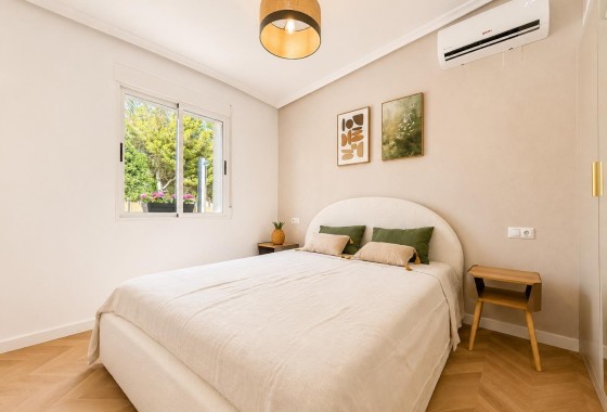 Herverkoop - Halfvrijstaande villa -
Orihuela Costa - Punta Prima