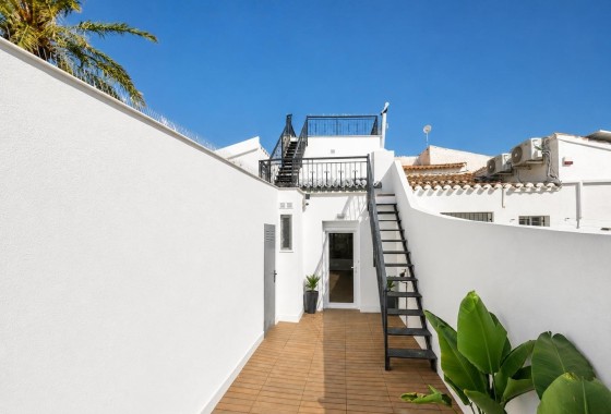 Herverkoop - Halfvrijstaande villa -
Orihuela Costa - Punta Prima
