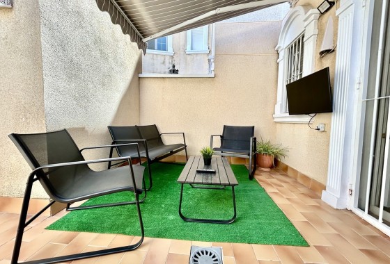 Herverkoop - Rijhuis -
Heredades - Costa Blanca