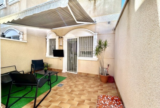 Herverkoop - Rijhuis -
Heredades - Costa Blanca