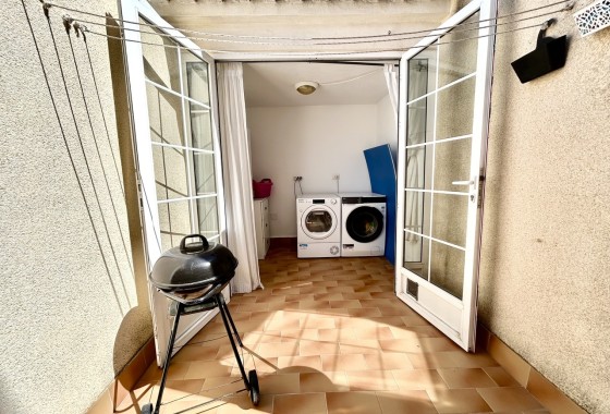 Herverkoop - Rijhuis -
Heredades - Costa Blanca