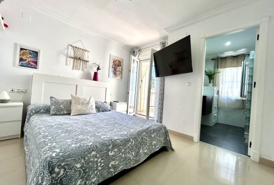 Herverkoop - Rijhuis -
Heredades - Costa Blanca