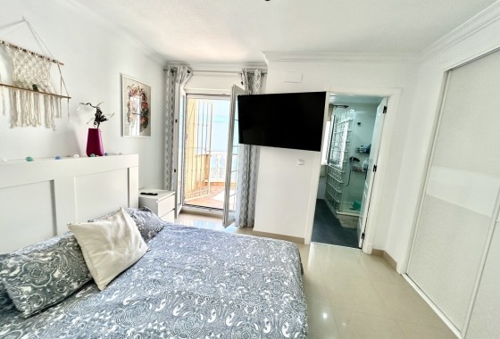 Herverkoop - Rijhuis -
Heredades - Costa Blanca