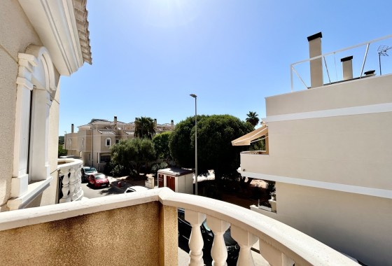 Herverkoop - Rijhuis -
Heredades - Costa Blanca