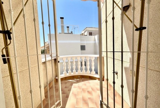 Herverkoop - Rijhuis -
Heredades - Costa Blanca