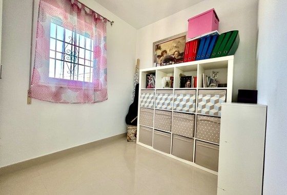 Herverkoop - Rijhuis -
Heredades - Costa Blanca