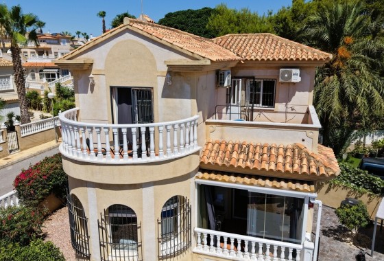 Wiederverkauf - Freistehende Villa -
Villamartín