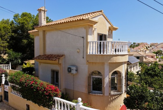 Wiederverkauf - Freistehende Villa -
Villamartín