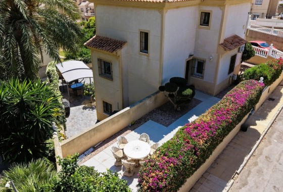 Wiederverkauf - Freistehende Villa -
Villamartín