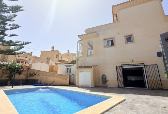 Wiederverkauf - Freistehende Villa -
Villamartín