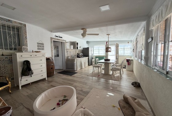 Herverkoop - Finca / Landhuis -
La Marina - Elche