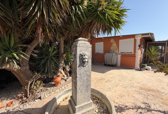 Herverkoop - Finca / Landhuis -
La Marina - Elche