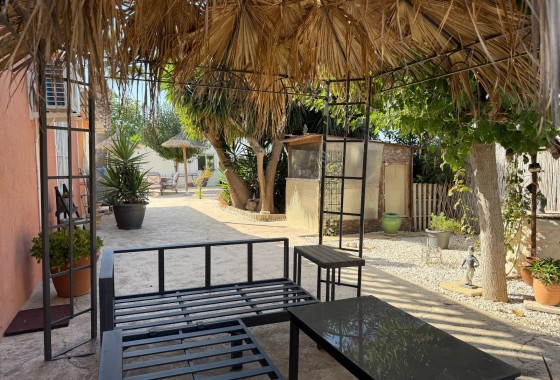 Herverkoop - Finca / Landhuis -
La Marina - Elche