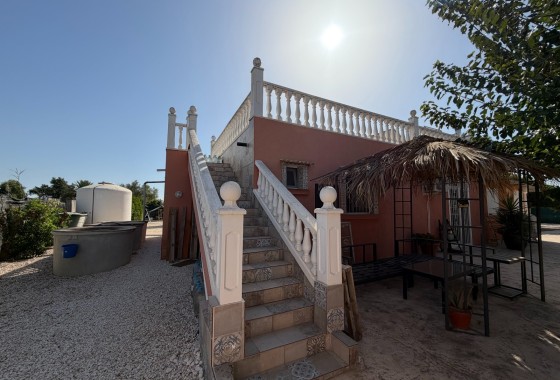Herverkoop - Finca / Landhuis -
La Marina - Elche