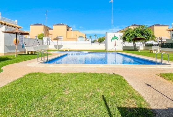 Herverkoop - Rijhuis -
Orihuela Costa - Los Altos *