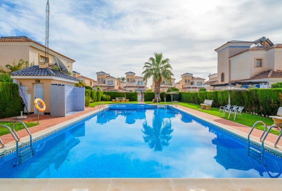 Venta - Chalet Independiente -
Guardamar del Segura